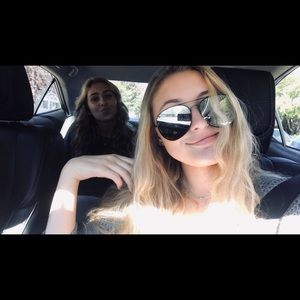 Meet your Posher, Ev